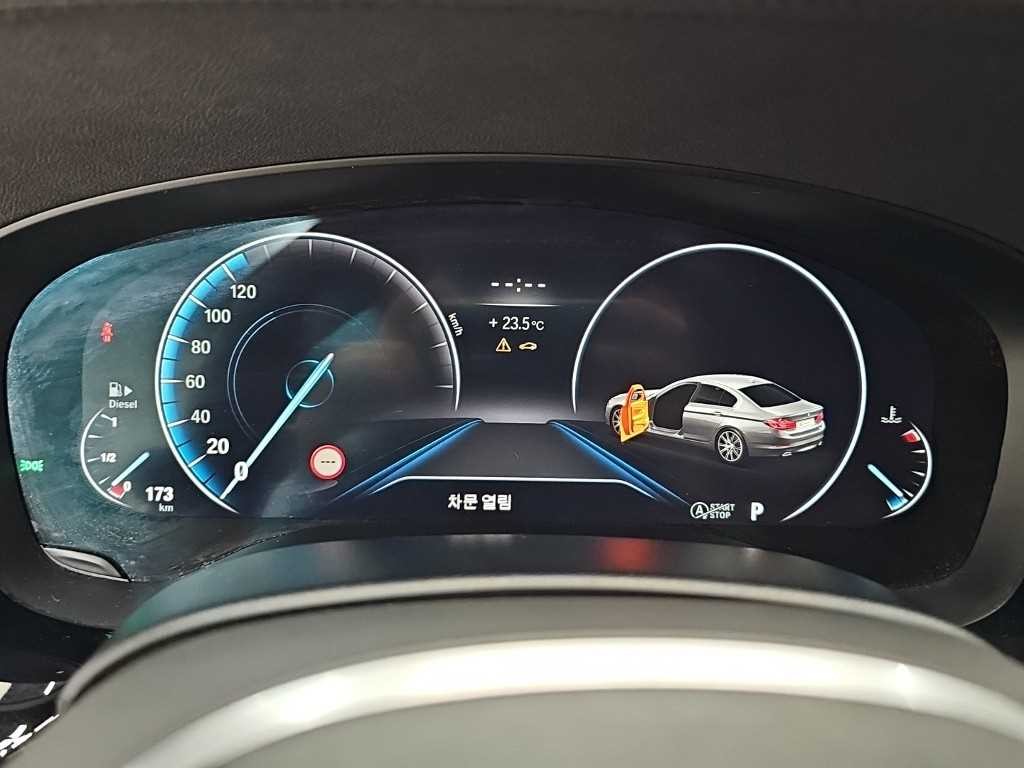 BMW 5시리즈 5시리즈 (G30) 520d M 스포츠 플러스 이미지 6