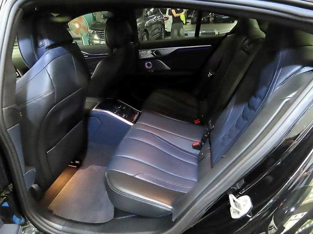 BMW 8시리즈 8시리즈 (G15) M850i xDrive 그란 쿠페 이미지 7