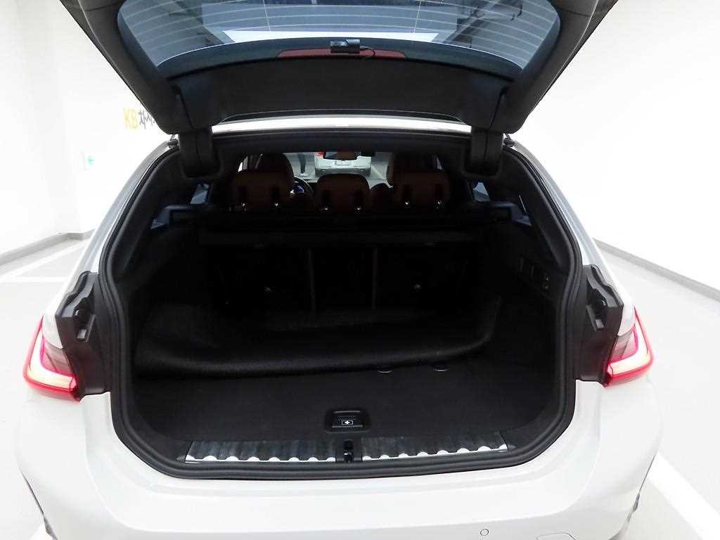 BMW 3시리즈 3시리즈 (G20) 320d 투어링 M 스포츠 이미지 5