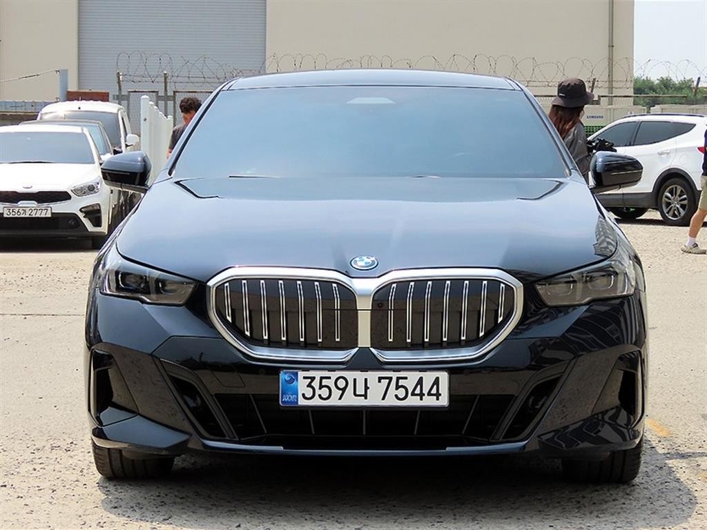 BMW 5시리즈 5시리즈 (G60) 530e M 스포츠 이미지 1