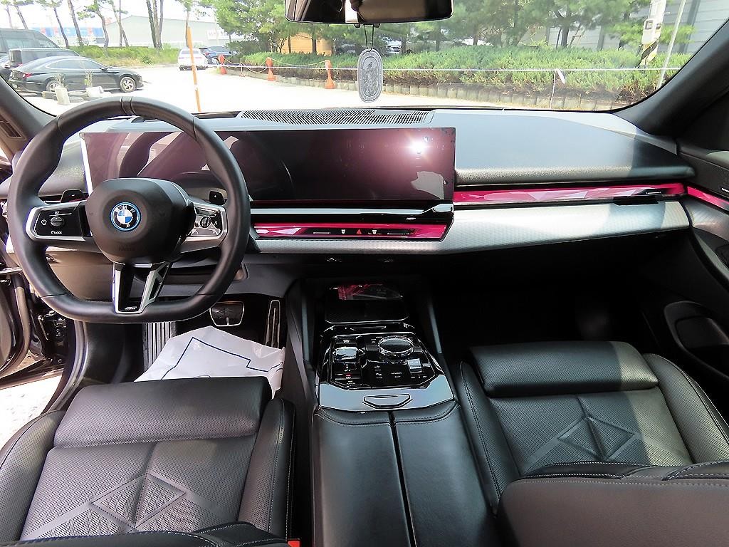 BMW 5시리즈 5시리즈 (G60) 530e M 스포츠 이미지 7