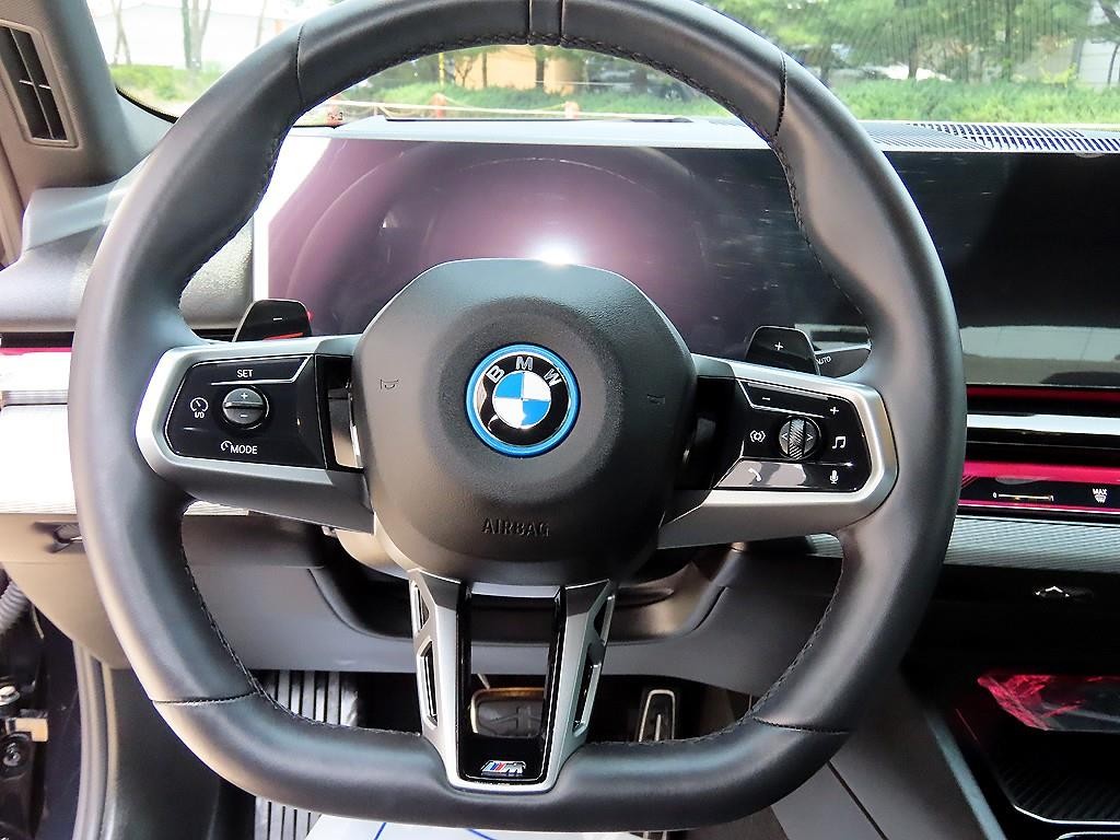 BMW 5시리즈 5시리즈 (G60) 530e M 스포츠 이미지 8