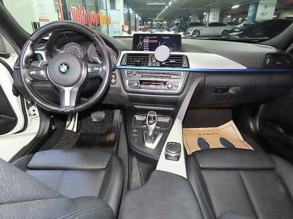 BMW 3시리즈 3시리즈 (F30) 320d M 퍼포먼스 에디션 이미지 10
