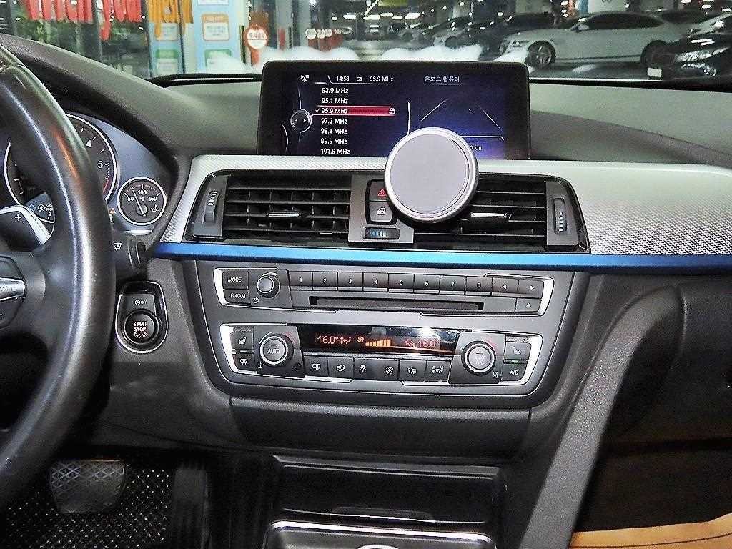 BMW 3시리즈 3시리즈 (F30) 320d M 퍼포먼스 에디션 이미지 11