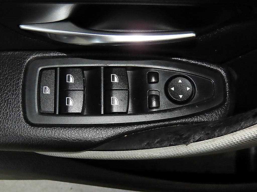 BMW 3시리즈 3시리즈 (F30) 320d M 퍼포먼스 에디션 이미지 13