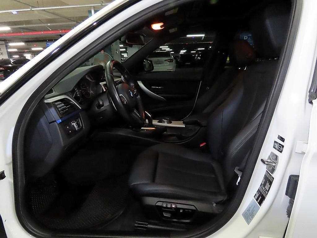 BMW 3시리즈 3시리즈 (F30) 320d M 퍼포먼스 에디션 이미지 6