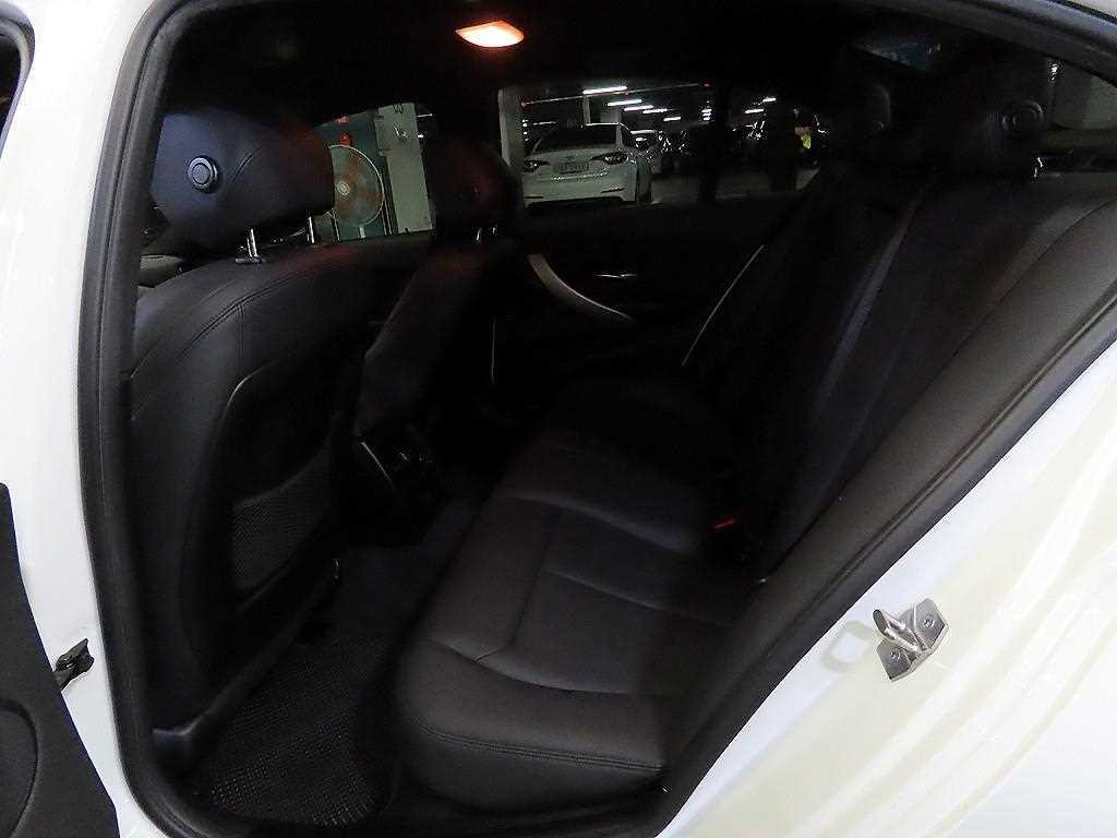BMW 3시리즈 3시리즈 (F30) 320d M 퍼포먼스 에디션 이미지 7