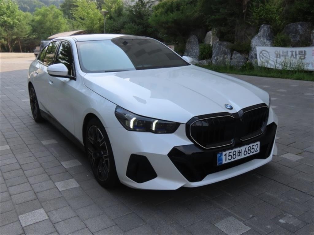 BMW 5시리즈 5시리즈 (G60) 530i xDrive M 스포츠 프로 스페셜 에디션 이미지 2