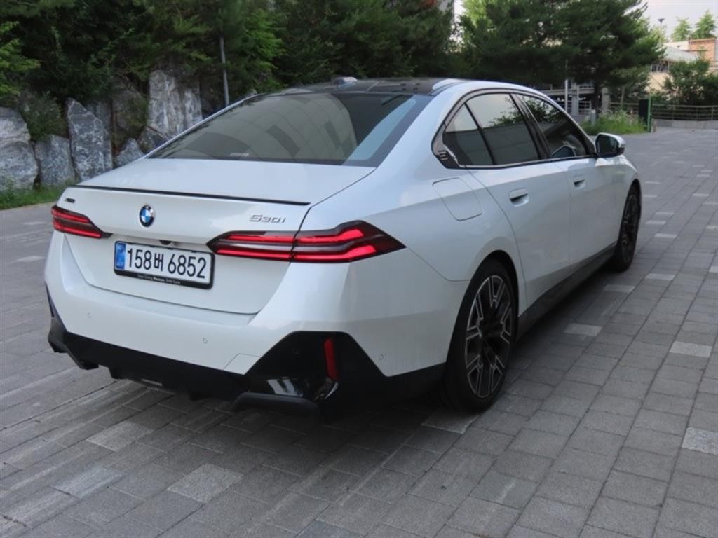 BMW 5시리즈 5시리즈 (G60) 530i xDrive M 스포츠 프로 스페셜 에디션 이미지 3