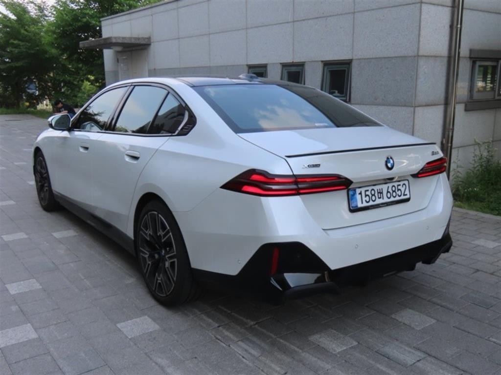 BMW 5시리즈 5시리즈 (G60) 530i xDrive M 스포츠 프로 스페셜 에디션 이미지 4