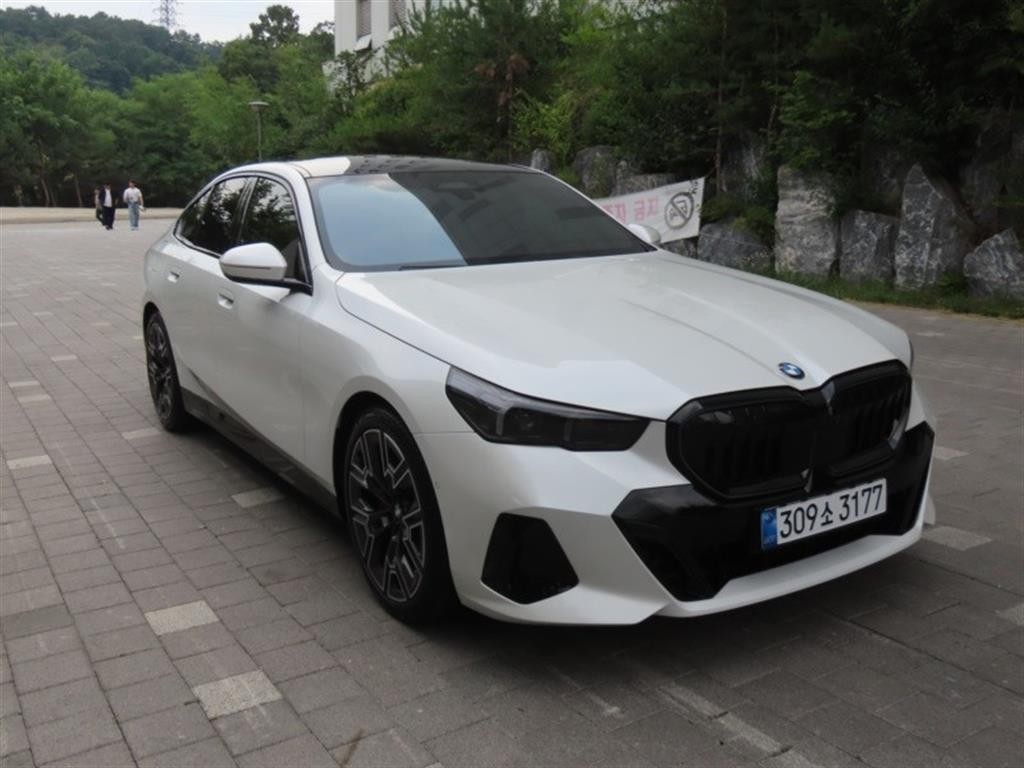 BMW 5시리즈 5시리즈 (G60) 530i xDrive M 스포츠 프로 스페셜 에디션 이미지 2