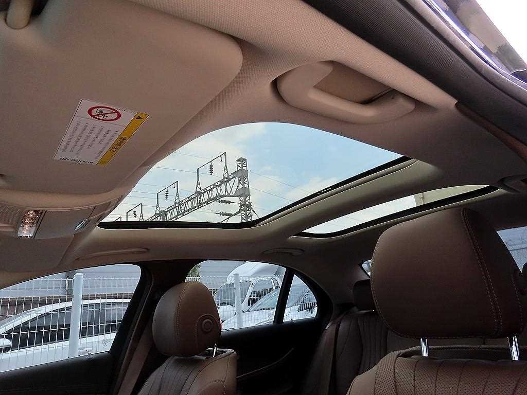 벤츠 E 클래스 E-클래스 W213 E300 4MATIC 익스클루시브 이미지 16
