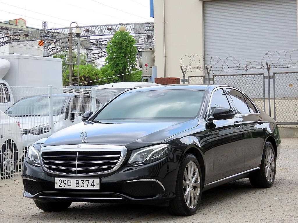 벤츠 E 클래스 E-클래스 W213 E300 4MATIC 익스클루시브 이미지 2