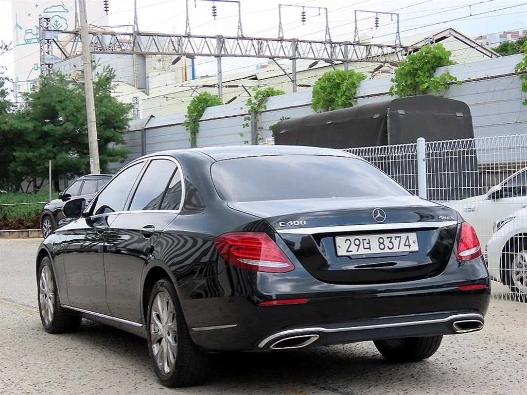 벤츠 E 클래스 E-클래스 W213 E300 4MATIC 익스클루시브 이미지 3