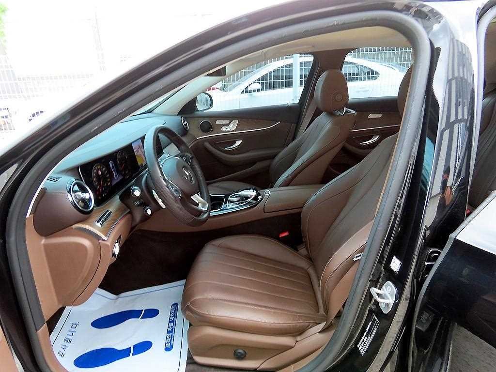 벤츠 E 클래스 E-클래스 W213 E300 4MATIC 익스클루시브 이미지 5