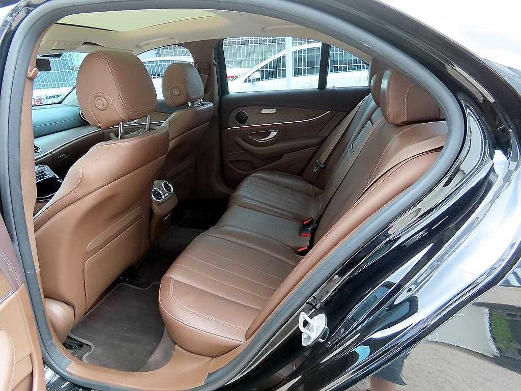 벤츠 E 클래스 E-클래스 W213 E300 4MATIC 익스클루시브 이미지 6
