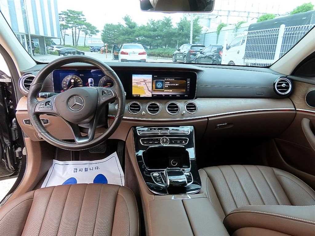 벤츠 E 클래스 E-클래스 W213 E300 4MATIC 익스클루시브 이미지 7