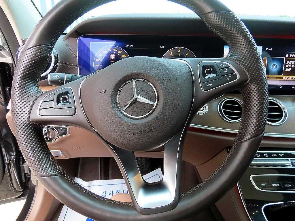벤츠 E 클래스 E-클래스 W213 E300 4MATIC 익스클루시브 이미지 8