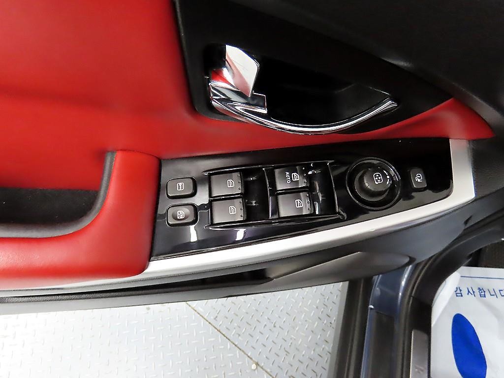 KG모빌리티(쌍용) 코란도 뉴코란도C 4WD 2.0 CVX 최고급형 이미지 11
