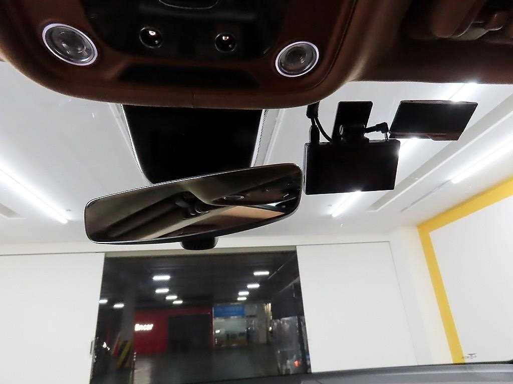 벤틀리 벤테이가 4.0 V8 이미지 16