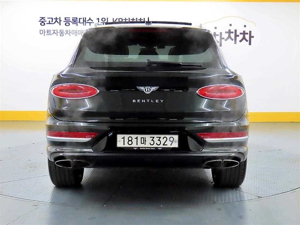 벤틀리 벤테이가 4.0 V8 이미지 3