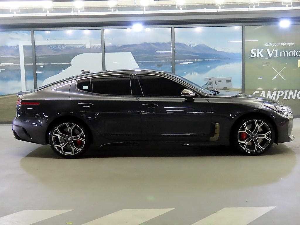 기아 스팅어 가솔린 2.0 터보 AWD 플래티넘 이미지 3