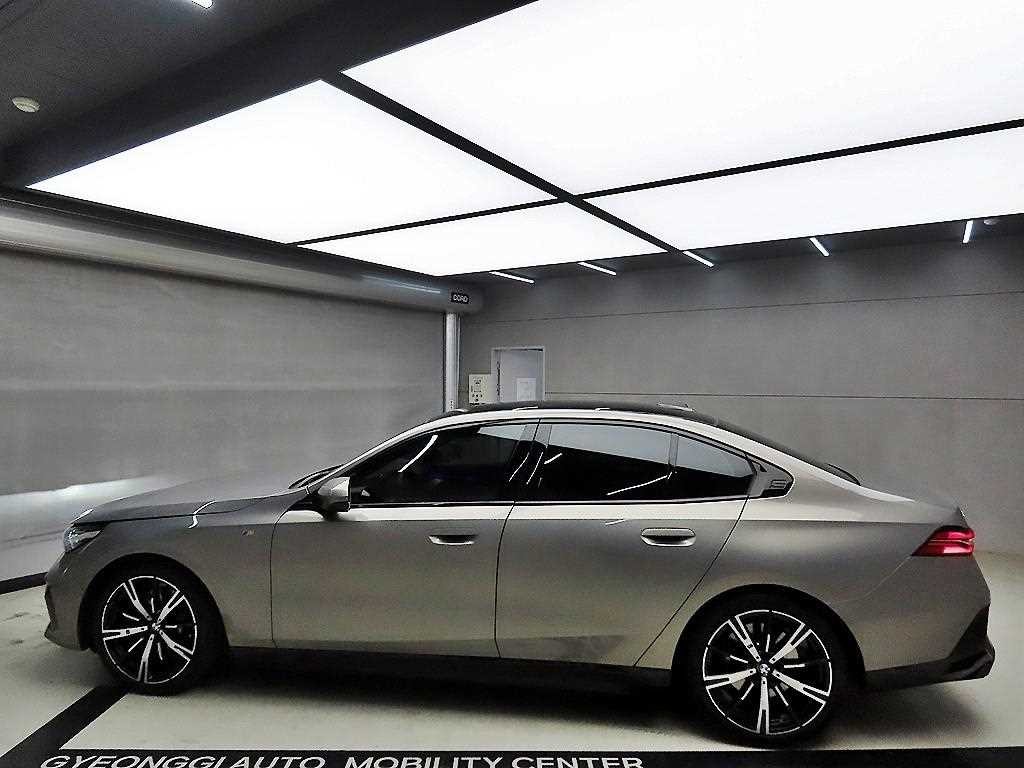BMW 5시리즈 5시리즈 (G60) 530i xDrive M 스포츠 이미지 4