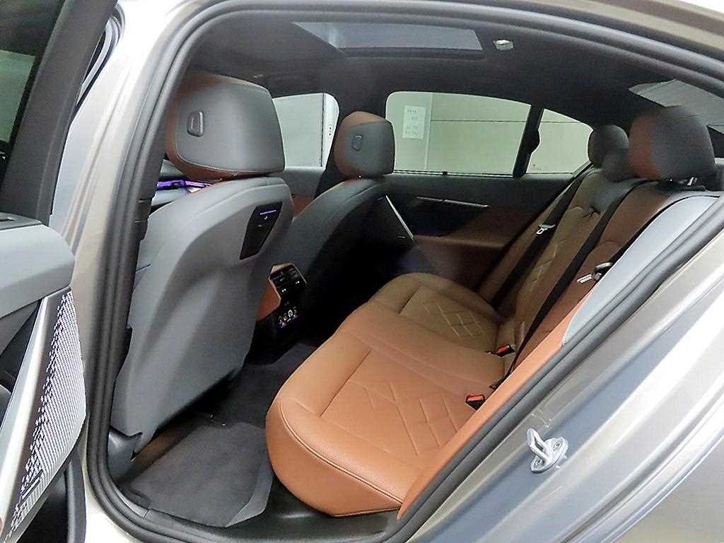 BMW 5시리즈 5시리즈 (G60) 530i xDrive M 스포츠 이미지 6