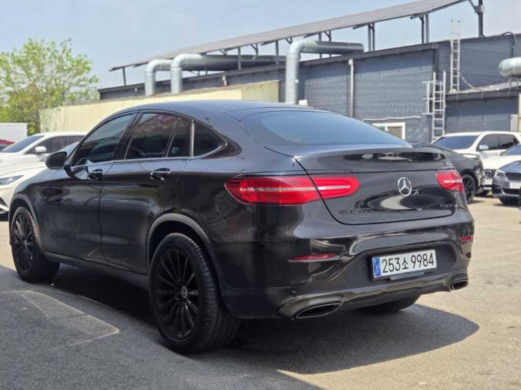 벤츠 GLC 클래스 GLC클래스 X253 GLC 300 4MATIC 쿠페 이미지 3