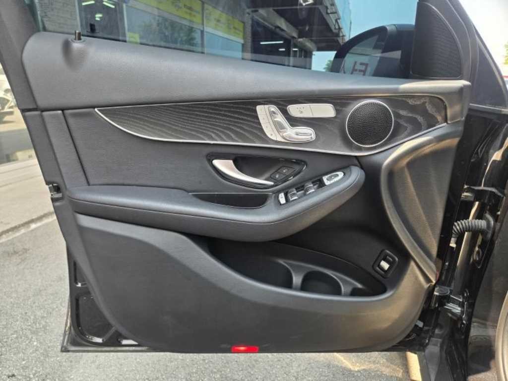 벤츠 GLC 클래스 GLC클래스 X253 GLC 300 4MATIC 쿠페 이미지 8