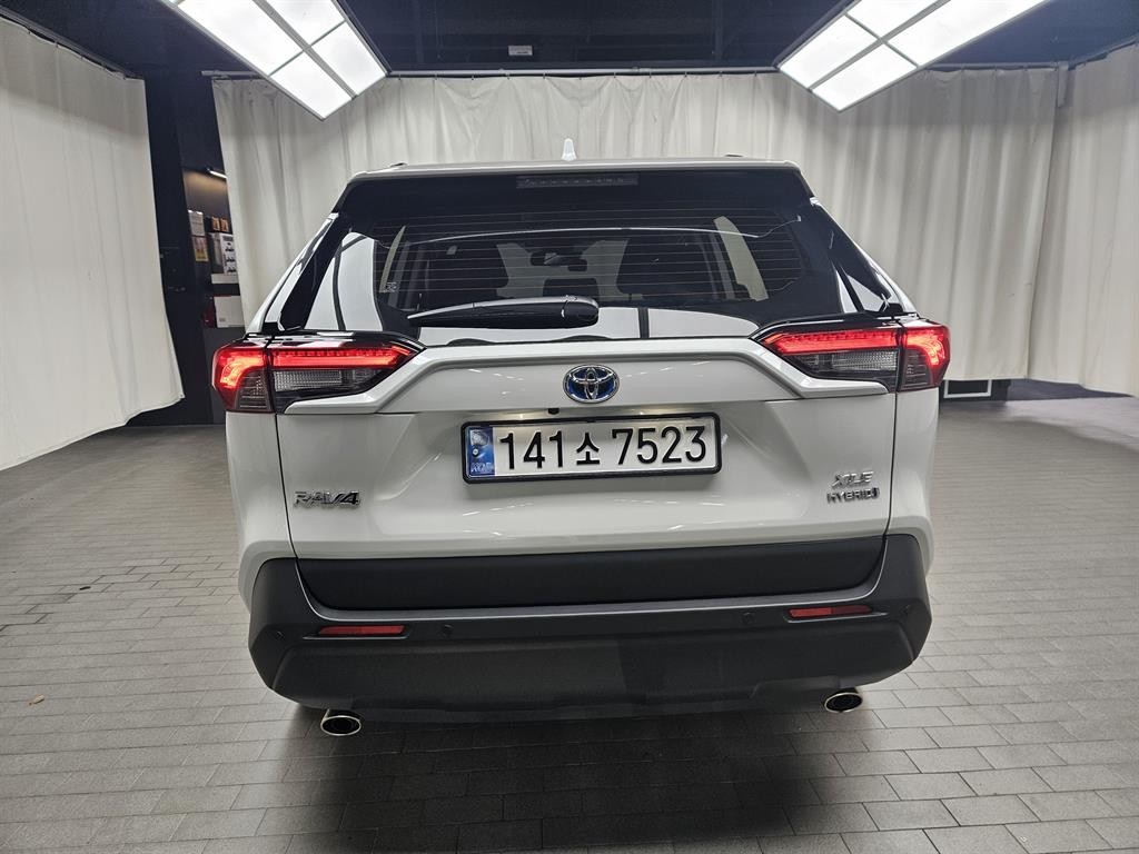 토요타 라브4 RAV4(5세대) 2.5 2WD 하이브리드 XLE 이미지 3