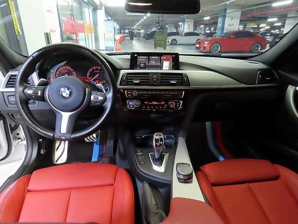 BMW 3시리즈 3시리즈 (F30) 330i M 스포츠 쉐도우 이미지 10
