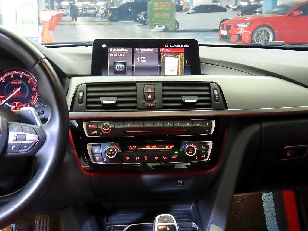 BMW 3시리즈 3시리즈 (F30) 330i M 스포츠 쉐도우 이미지 11
