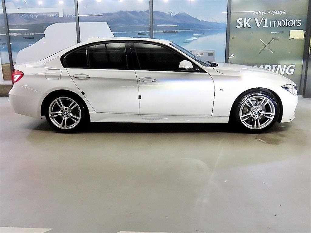 BMW 3시리즈 3시리즈 (F30) 330i M 스포츠 쉐도우 이미지 3