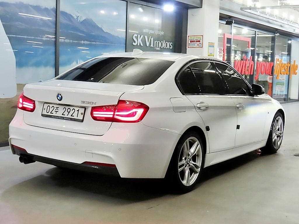 BMW 3시리즈 3시리즈 (F30) 330i M 스포츠 쉐도우 이미지 4