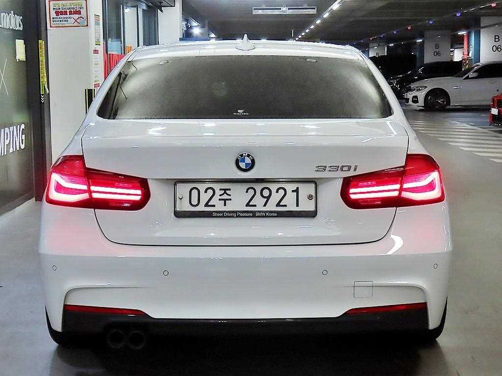 BMW 3시리즈 3시리즈 (F30) 330i M 스포츠 쉐도우 이미지 5