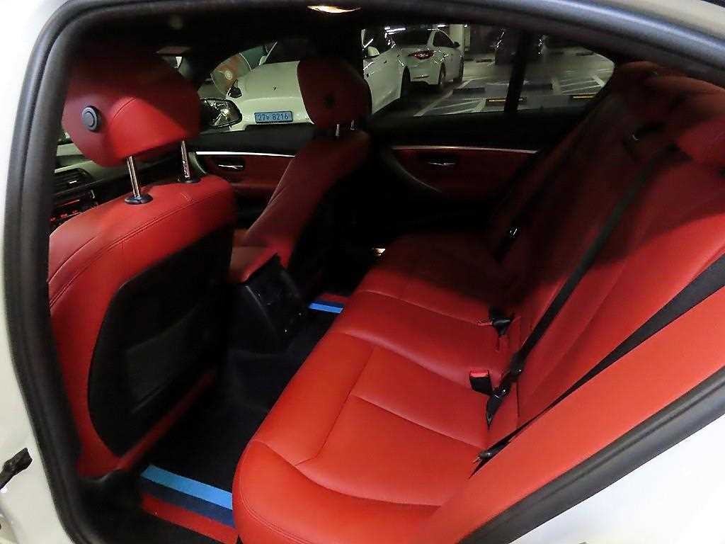 BMW 3시리즈 3시리즈 (F30) 330i M 스포츠 쉐도우 이미지 7