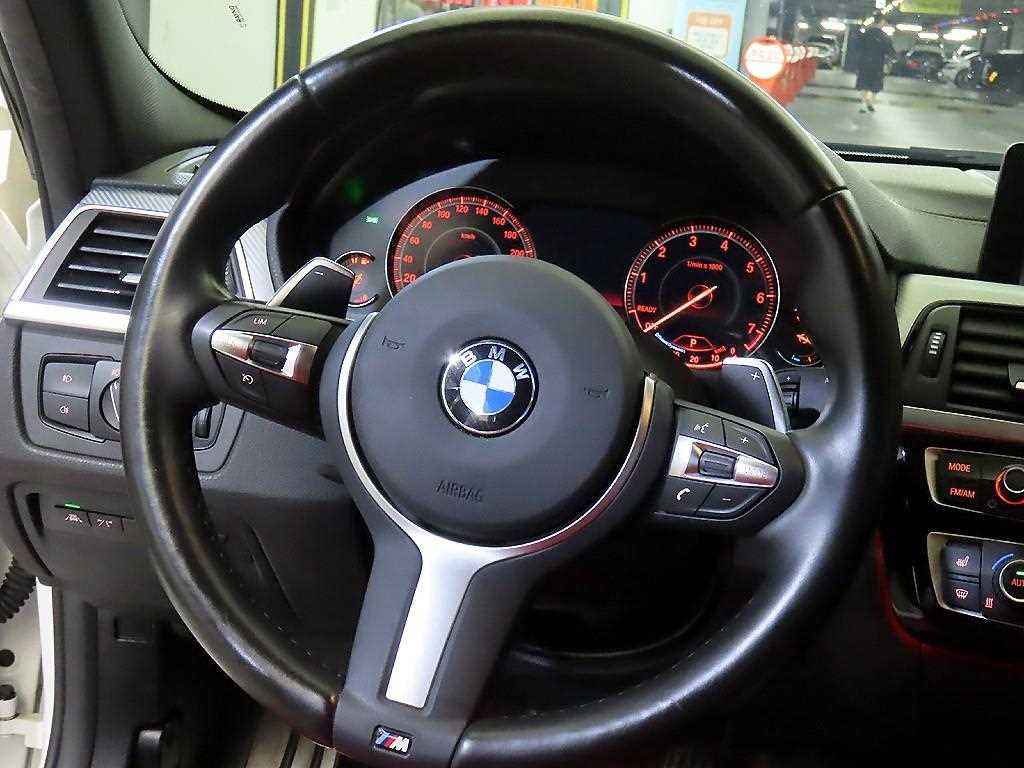 BMW 3시리즈 3시리즈 (F30) 330i M 스포츠 쉐도우 이미지 8