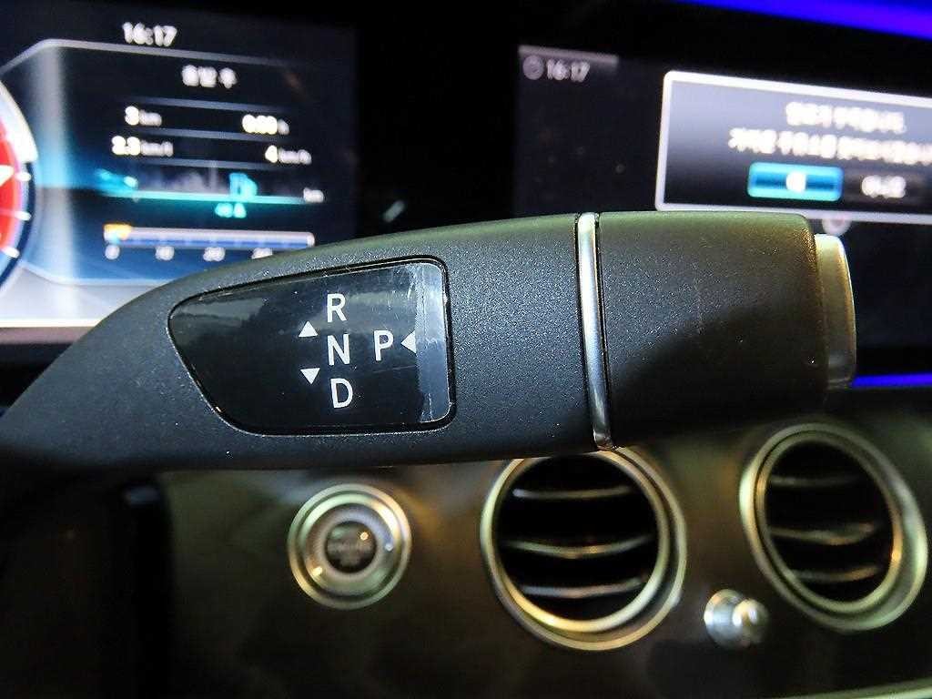 벤츠 E 클래스 E-클래스 W213 E300 아방가르드 이미지 12