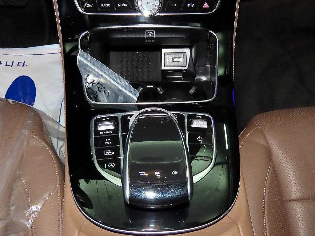 벤츠 E 클래스 E-클래스 W213 E300 아방가르드 이미지 13