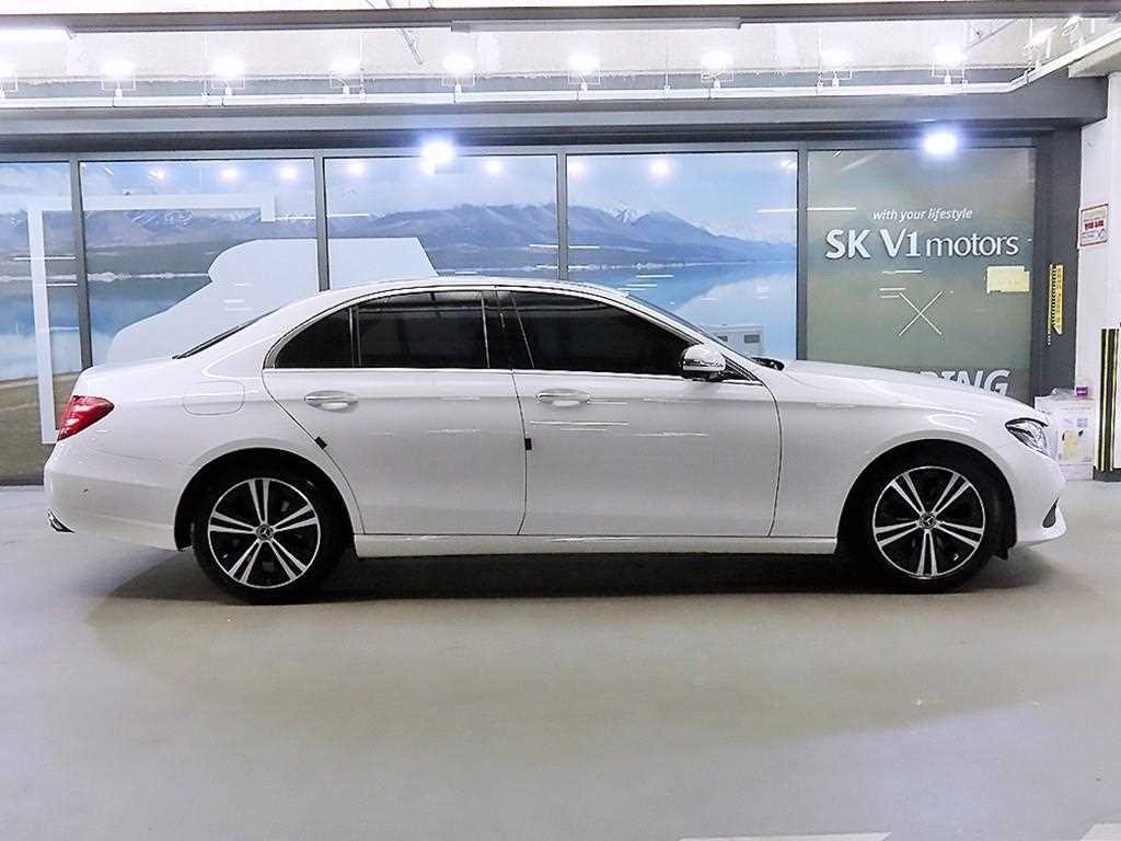 벤츠 E 클래스 E-클래스 W213 E300 아방가르드 이미지 3