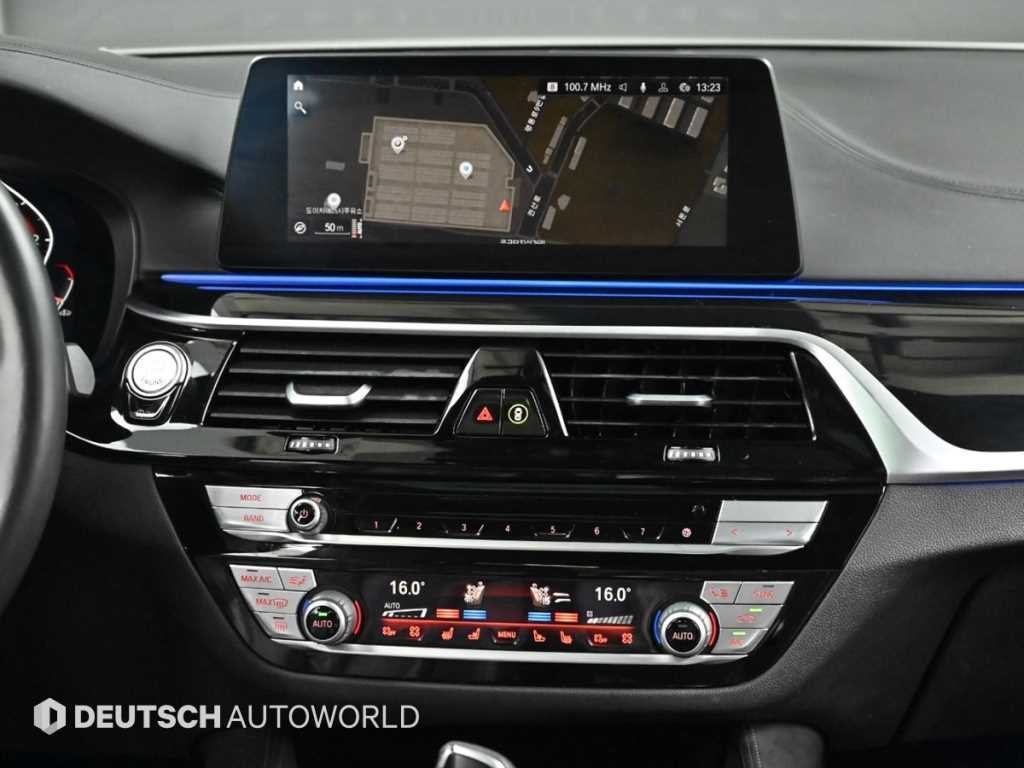 BMW 5시리즈 5시리즈 (G30) 520d M 스포츠 플러스 이미지 14