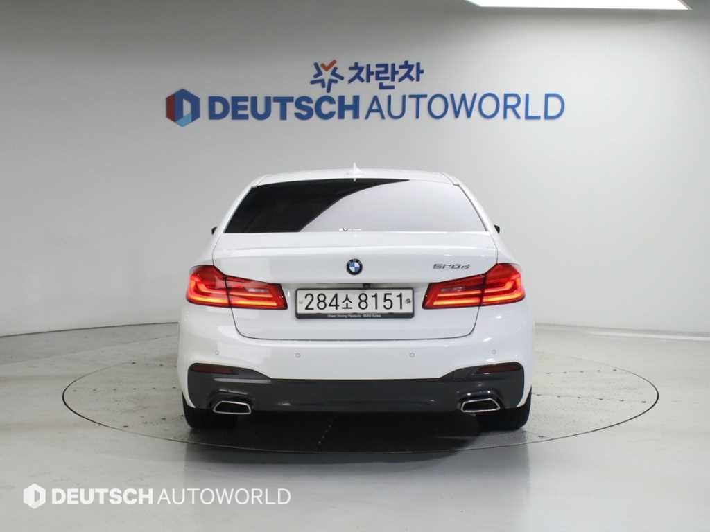 BMW 5시리즈 5시리즈 (G30) 520d M 스포츠 플러스 이미지 4