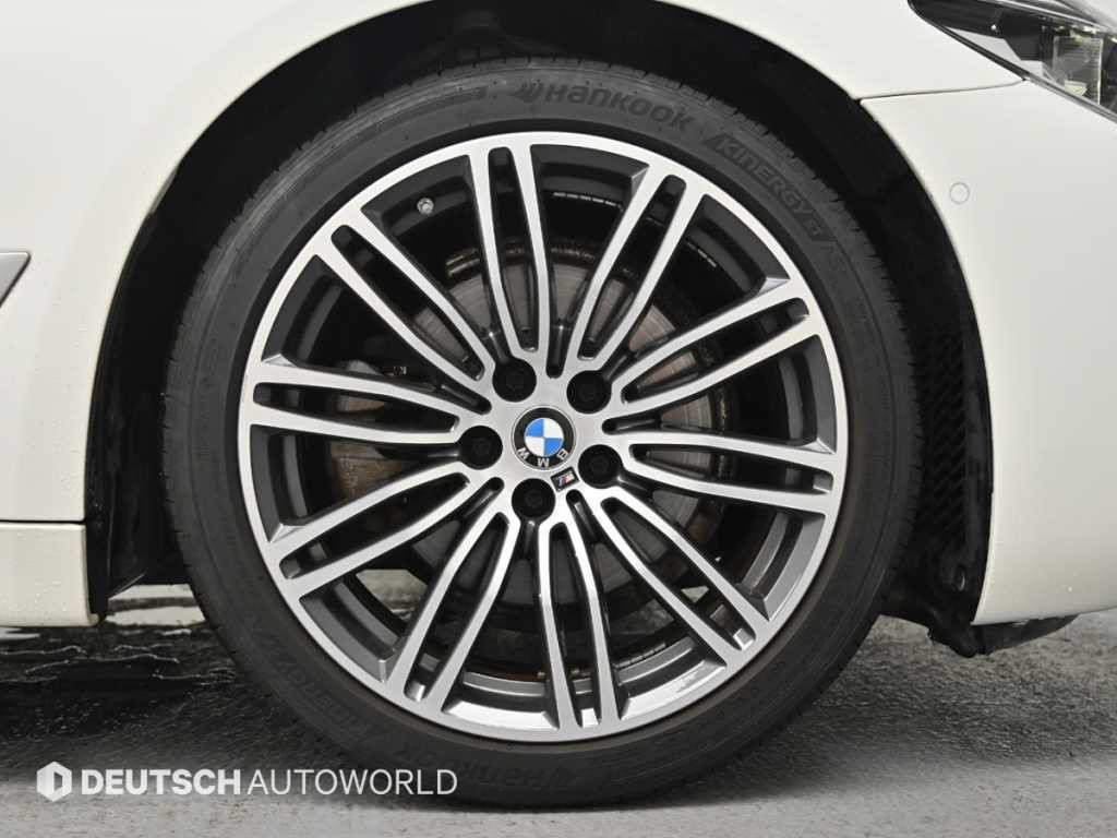 BMW 5시리즈 5시리즈 (G30) 520d M 스포츠 플러스 이미지 5