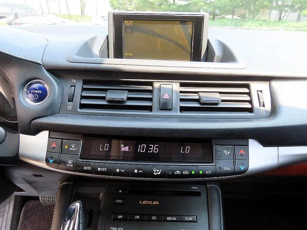 렉서스 CT 200H 컴팩트 럭셔리 이미지 13