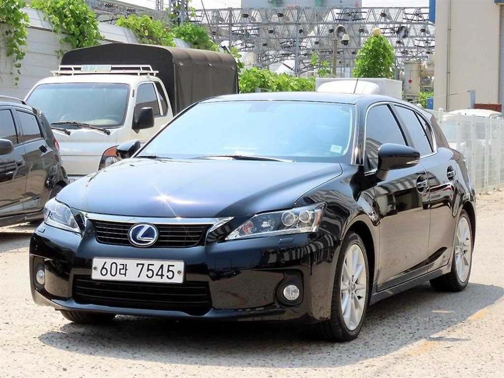 렉서스 CT 200H 컴팩트 럭셔리 이미지 2