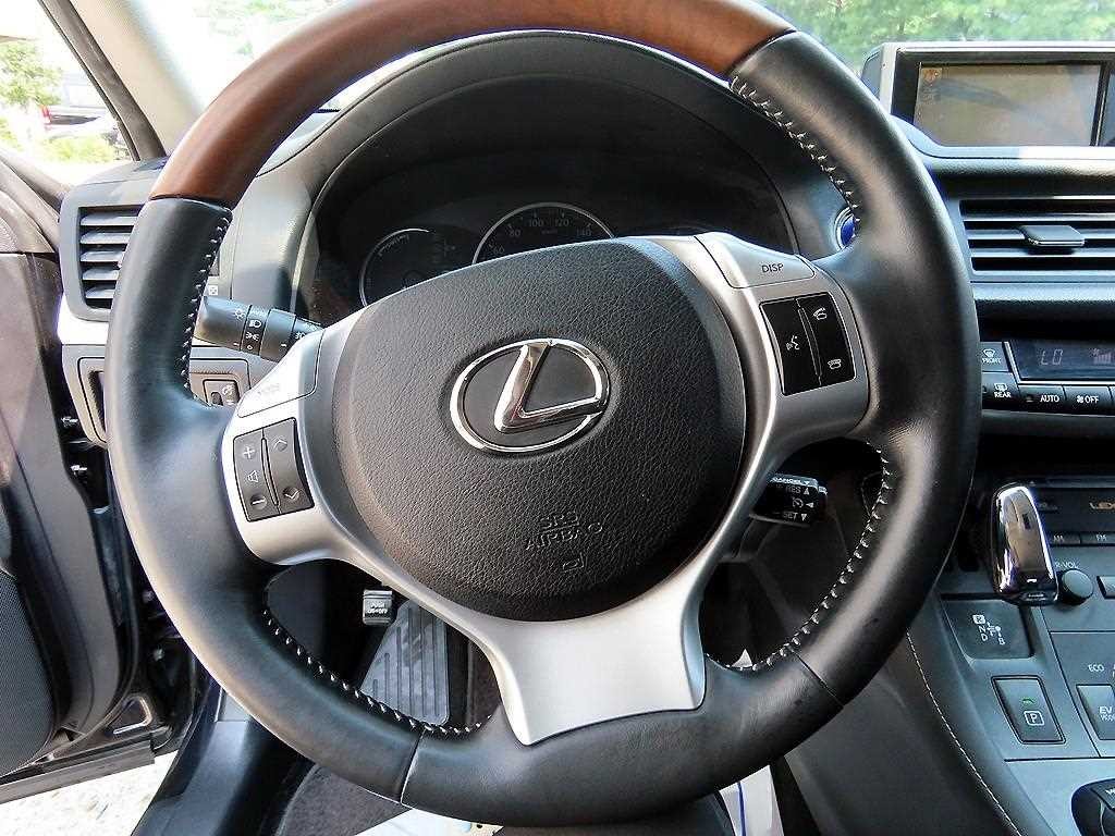 렉서스 CT 200H 컴팩트 럭셔리 이미지 8