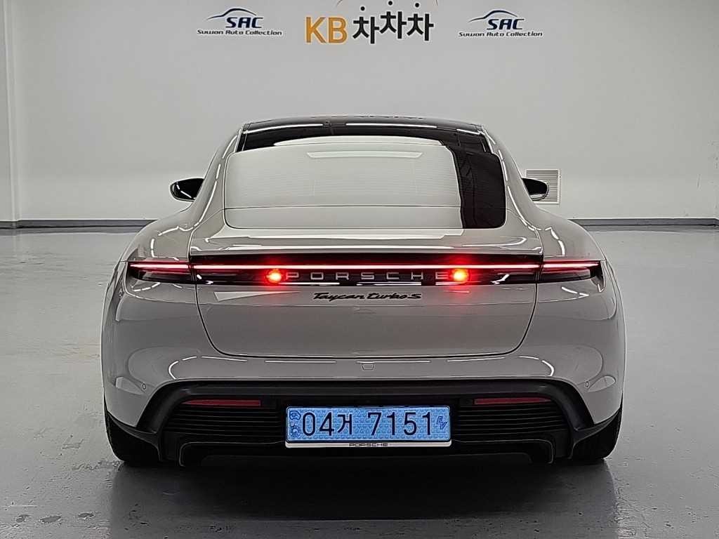 포르쉐 타이칸 터보S 이미지 3