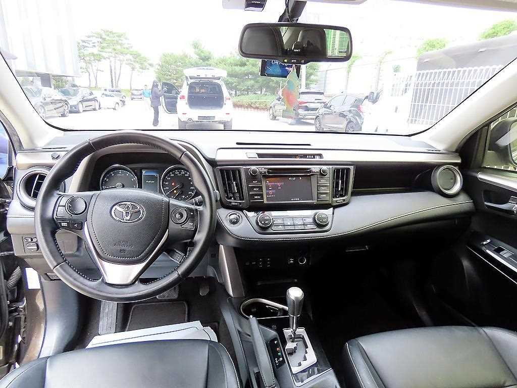 토요타 라브4 2.5 2WD 이미지 7