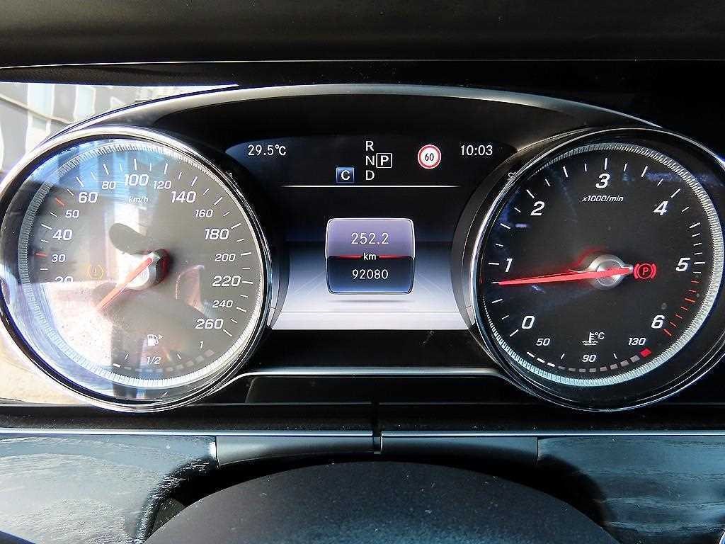 벤츠 E 클래스 E-클래스 W213 E220d 아방가르드 이미지 10